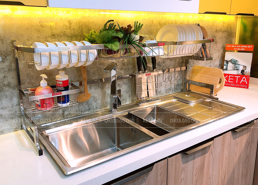 Kệ úp chén dĩa inox 304 dài 125cm đặt trên bồn rửa đôi - KETA