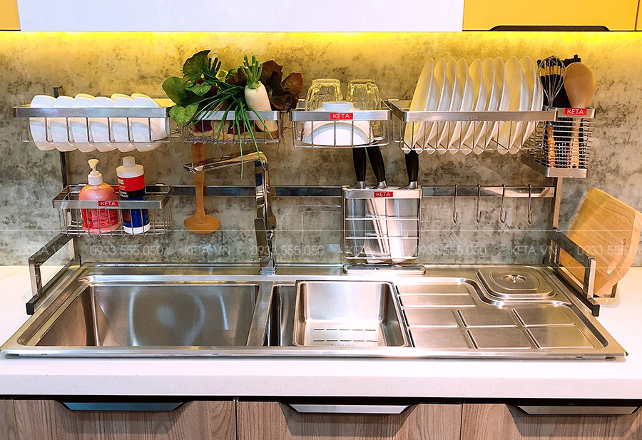 Kệ chén inox 304 KETA 125cm - bố trí đầy đủ phụ kiện